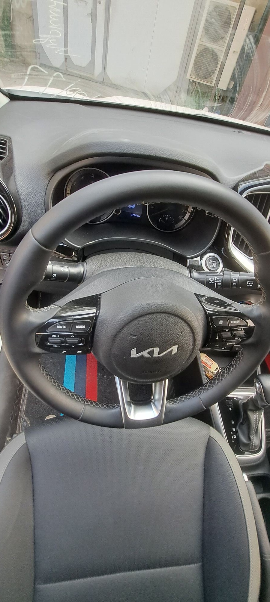 Kia Kx1