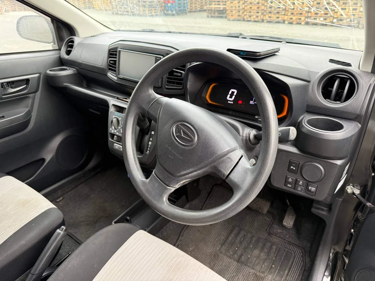 Daihatsu Mira moderno