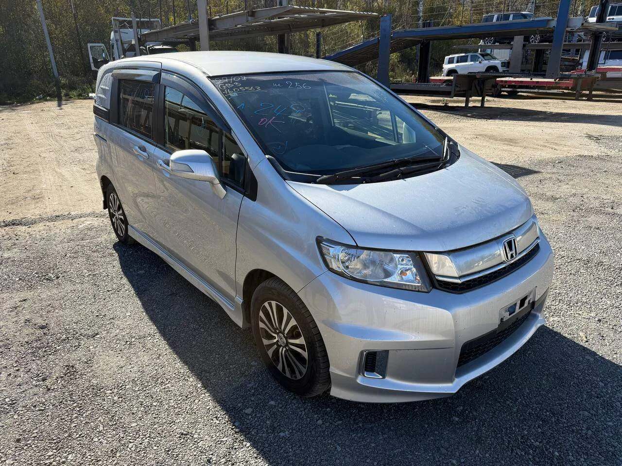 Honda Freed spike, 2014